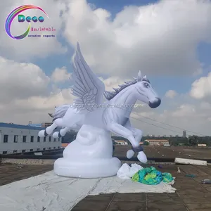 Reklam için özelleştirilmiş gian uçan kanatlı şişme beyaz at astı