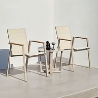 Ensemble de table et de chaises empilables durables en aluminium et en bois plastique pour les loisirs en plein air, résistant à l'eau et aux rayons du soleil pour la cour et le balcon