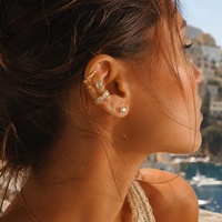 SUMMLY Manchettes d'oreille tendance en forme de C ouvertes, plaquées or 18 carats, en acier inoxydable, délicates, sans perçage, pour femmes, bijoux de mode pour soirée