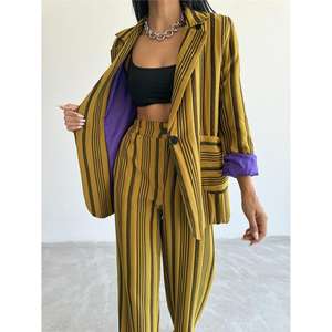 Conjunto de Chaqueta y Pantalones Otomanos a Rayas Verdes para Mujer - Product Image 2