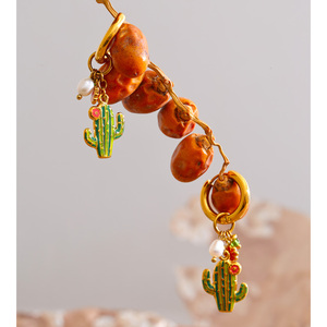 <span class=keywords><strong>Orecchini</strong></span> pendenti JINYOU 1001 in acciaio inossidabile smaltato a forma di <span class=keywords><strong>cactus</strong></span>, placcati oro, con perle simulate e fiore a cerchio. - Product Image 2