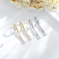Joyería de moda Pendientes de circón blanco chapado en oro de 14K Pendientes de latón Pendientes de plata esterlina que conservan el color al por mayor