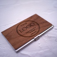 Tarjetero Minimalista de Aluminio y Madera para Hombre, Personalizable con Grabado Láser Xtool, Ideal para Regalos y Tarjetas de Visita