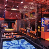 Parc de trampolines intérieur personnalisé avec équipement de jeu suspendu pour l'aventure des enfants et les centres de divertissement familial