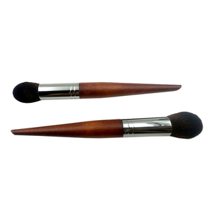 Pennello da Trucco Professionale Yuede di Alta Qualità, Angolare <span class=keywords><strong>per</strong></span> Blush e Fondotinta, Kabuki <span class=keywords><strong>per</strong></span> Polvere e Contorno, con Manico <span class=keywords><strong>in</strong></span> Legno e Setole Sintetiche - Product Image 4