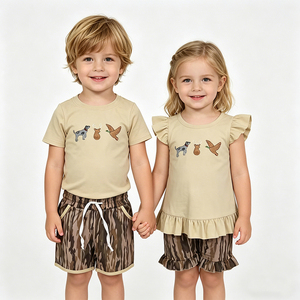 En stock: Conjuntos de verano de camuflaje con bordados de perro, ciervo y pato para niños y niñas, ropa de caza al por mayor, ropa de boutique para hermanos, precio de fábrica. - Product Image 1