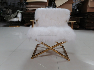 <span class=keywords><strong>Fauteuil</strong></span> de relaxation en laine <span class=keywords><strong>blanche</strong></span> avec accents en <span class=keywords><strong>fourrure</strong></span>, <span class=keywords><strong>fauteuil</strong></span> d'appoint en laiton doré et acier inoxydable pour salon - Product Image 2