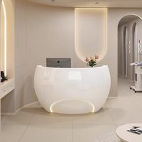 Mostrador de Recepción Curvo Moderno Personalizado, Mostrador Pequeño con Luz LED, FRP Ecológico, para Gimnasio, Hospital, Centro Comercial, Uso Comercial
