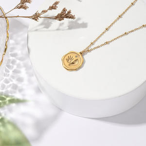 Collar al por mayor con colgante hueco de madre y bebé, cadena de acero inoxidable, regalo para el Día de la Madre - Product Image 6