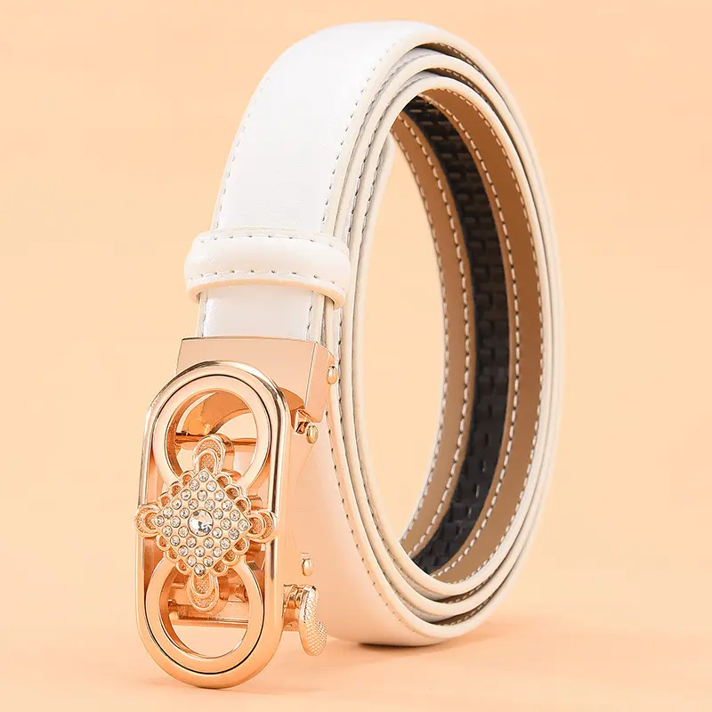 Cintura di lusso personalizzata in vera pelle di vacchetta da donna fibbia automatica cintura di lusso Versatile bianca cintura di lusso donna donna