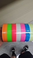 Autoadhesivo fotoluminiscente PET, película luminosa de vinilo que brilla en la oscuridad, pegatina de salida, función imprimible e indesgarrable para advertencia de seguridad