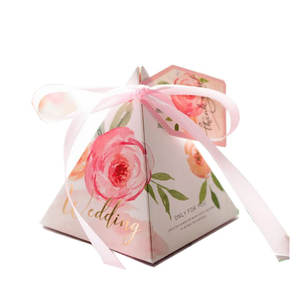 لؤلؤ وردي صندوق هدايا لحفلات الزفاف على شكل هرمي كرتون صندوق هدايا حلويات قابل للطي مع إغلاق زهرة للضيوف - Product Image 1