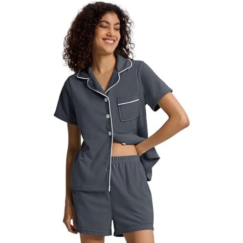 สีเทาเงา