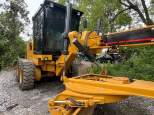 รถเกรดเดอร์ Caterpillar 140h มือสอง ปี 2023 พร้อมเครื่องยนต์และเกียร์เดิมๆ ใช้งานมาแล้ว 0-2000 ชั่วโมง สภาพดี พร้อมรายงานสถานะเครื่องจักร มีสินค้าในสต็อก - Product Image 5