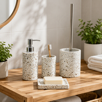 Ensemble de 4 accessoires de salle de bain modernes en résine écologique : distributeur de savon, gobelet porte-brosse à dents, porte-brosse WC et décoration intérieure