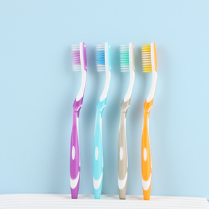 Venta caliente personalizado gran oferta uso en el hogar <span class=keywords><strong>cepillo</strong></span> de dientes para adultos nuevo Popular cerdas suaves cuidado bucal <span class=keywords><strong>cepillo</strong></span> de dientes <span class=keywords><strong>barato</strong></span> - Product Image 2