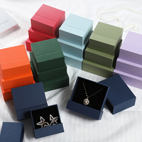 Boîte cadeau en carton avec logo personnalisé en relief et fermeture magnétique pour collier, bracelet, montre