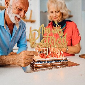Décoration de gâteau « Je suis en retraite, demandez à quelqu'un d'autre » - Décoration de gâteau pour la retraite - Décorations de fête de retraite officielles « Joyeuse retraite » dorées - Product Image 3