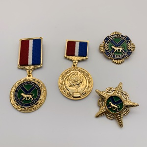 Tenere un <span class=keywords><strong>loto</strong></span> 3D <span class=keywords><strong>oro</strong></span> inciso personalizzato distintivo dell'emblema <span class=keywords><strong>d</strong></span>'onore souvenir - Product Image 3