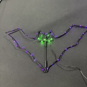 Venta superior Iluminado Verde Púrpura Halloween Murciélago Funciona con pilas Luces de murciélago colgantes Decoración de Halloween - Product Image 1