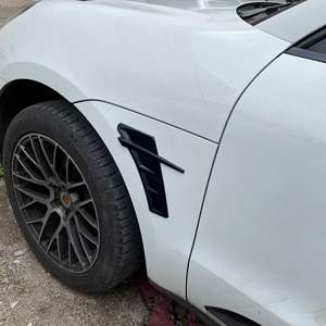 Couvercle de sortie d'air universel en fibre de carbone pour capot décoratif Accessoire pour capot de voiture Accessoire extérieur - Product Image 4