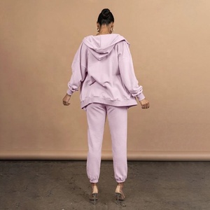 Vente en gros Ensemble de jogging zippé 2 pièces pour femmes avec impression de logo personnalisé Sweatshirts à capuche et Sweats à capuche pour la saison d'automne Style décontracté - Product Image 4