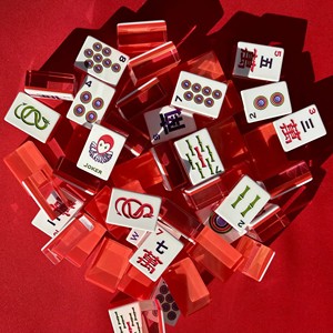 Set di Mahjong di Lusso Personalizzato con Motivo Rosso Classico, in Acrilico, per Casinò e Gioco d'Azzardo - Product Image 2