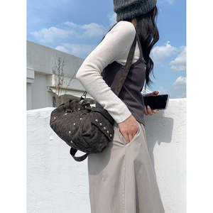 <span class=keywords><strong>Sac</strong></span> à bandoulière imprimé léopard sur mesure, nouvelle arrivée, sacs à bandoulière à rivets tendance pour femmes et hommes, sacs fourre-tout - Product Image 6