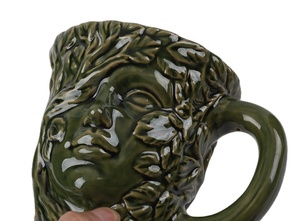 Taza de Cerámica de Gres de 550ml con Diseño 3D de Hoja Verde en Relieve, Esmalte Verde Personalizado, Espíritu del Bosque, Sin Plomo, Venta al por Mayor Directa de Fábrica - Product Image 4