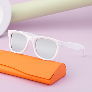 Lunettes de soleil incurvées élégantes pour femmes, protection UV400, monture PC, pare-soleil de classe 2, accessoires de voyage tendance - Product Image 3