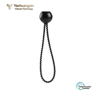 Porte-clés en forme de balle élastique noire avec corde tressée pour une utilisation en camping en plein air - Product Image 2