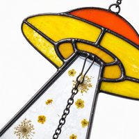 Ornement suspendu en vitrail Art Déco personnalisé et fait main, motif OVNI amusant et abduction de chat, attrape-soleil décoratif pour fenêtre à motif pissenlit
