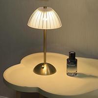 Lampe de table en métal rétro haut de gamme pour le commerce extérieur, lampe de chevet de chambre à coucher, lumière d'ambiance de luxe pour l'étude, veilleuse à intensité variable