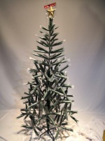 Großhandel PET Künstlicher Weihnachtsbaum Vollgrüner Dicker Weihnachtsbaum mit Metallständer für Feiertagsdekoration