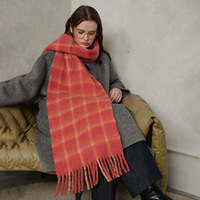 Écharpe en laine à carreaux vintage pour femme, châle d'hiver épais et confortable avec une élégante bordure à pompons