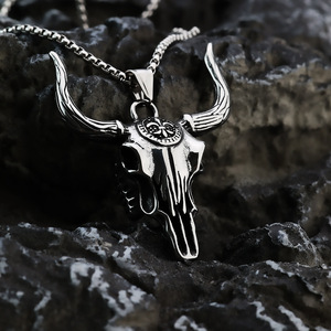 Collar con colgante de calavera de toro de acero inoxidable yunnique para hombre, joyería con temática animal, regalo - Product Image 2