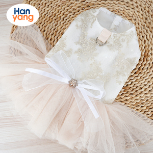 ชุดแต่งงานสุนัขสีขาวแบบหรูหราสั่งทำพิเศษสำหรับสัตว์เลี้ยง ระบายอากาศได้ดี สำหรับสุนัขขนาดเล็กถึงกลาง พร้อมสายรัดและกระดุม สำหรับฤดูใบไม้ผลิ/ฤดูร้อน ไซส์ XL - Product Image 3