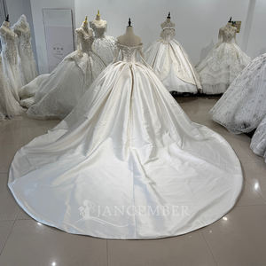 Vestido de Novia de Satén Estilo Vintage Moderno XS182 con Cola de Capilla y Decoración de Flores de Encaje - Product Image 4