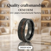 Bague TIZTI en Zirconium Noir Martelé de 8 mm avec Incrustation d'Opale de Feu Colorée Décalée, Ne Se Décolore Jamais, Bagues pour Hommes en Zirconium Noir