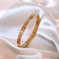 Bracelets manchette en acier inoxydable plaqué or 18 carats motif Grande Muraille pour femme, bijoux classiques minimalistes, inaltérables, idéal pour anniversaire, offre spéciale