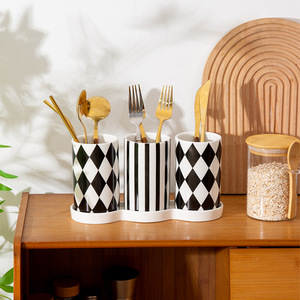 Ensemble de porte-baguettes en céramique moderne avec motifs rayés et diamantés pour l'organisation de la cuisine - Product Image 2