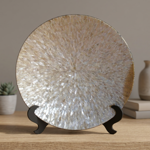 Assiette décorative ronde en mosaïque de nacre artisanale en coquille de Capiz avec motif côtier et support de présentation pour Diwali - Product Image 3
