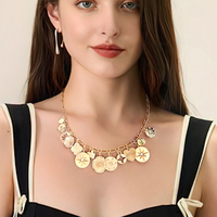 Collar con colgante de moneda de latón para mujer, joyería de moda con chapado en misticismo para ocasiones de aniversario, novedad