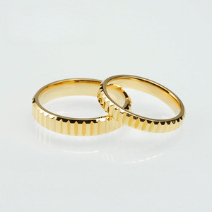 Anelli per Coppie in Acciaio Inossidabile Placcato Oro 18K con Bordo Scanalato, Fedi Nuziali per Lui e Lei - Product Image 4