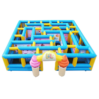 Parcours d'obstacles gonflable de maison hantée de Noël pour centre commercial, utilisation en extérieur, matériau en nylon, adapté aux 5-10 ans