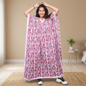 Caftán de Alta Calidad con Diseño Floral Estampado a Mano, Talla Única, Transpirable, Vestido Informal para el Verano, Patrón Rosa y Blanco - Product Image 1