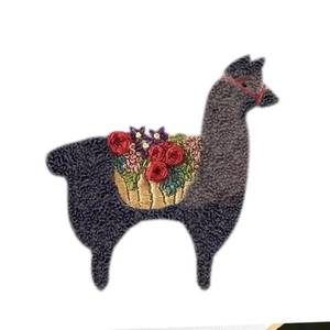 Nouveau kit de broderie DIY pour débutants - Adorable ensemble de travaux manuels en alpaga - Product Image 1