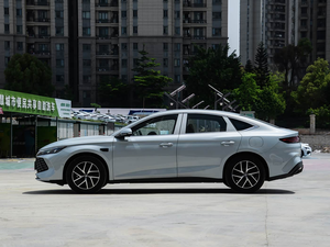 Nuova BYD Qin <span class=keywords><strong>L</strong></span> DM-i PHEV 120km FWD con Sistema di Guida Intelligente e Design di Alta Qualità, Berlina Familiare 4 Porte 5 Posti Qin <span class=keywords><strong>L</strong></span> DM-i 2026 - Product Image 3