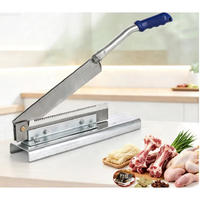 Équipement de découpe d'os de qualité industrielle conçu pour la manipulation des cuisses de poulet, des côtes de poisson et des sections de viande dure.