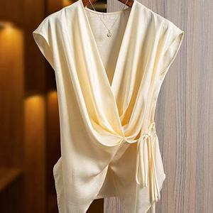 เสื้อเชิ้ตผ้าซาตินแบบผูกเอวสำหรับผู้หญิง คอวี แขนกุด สไตล์ลำลอง แฟชั่น - Product Image 3